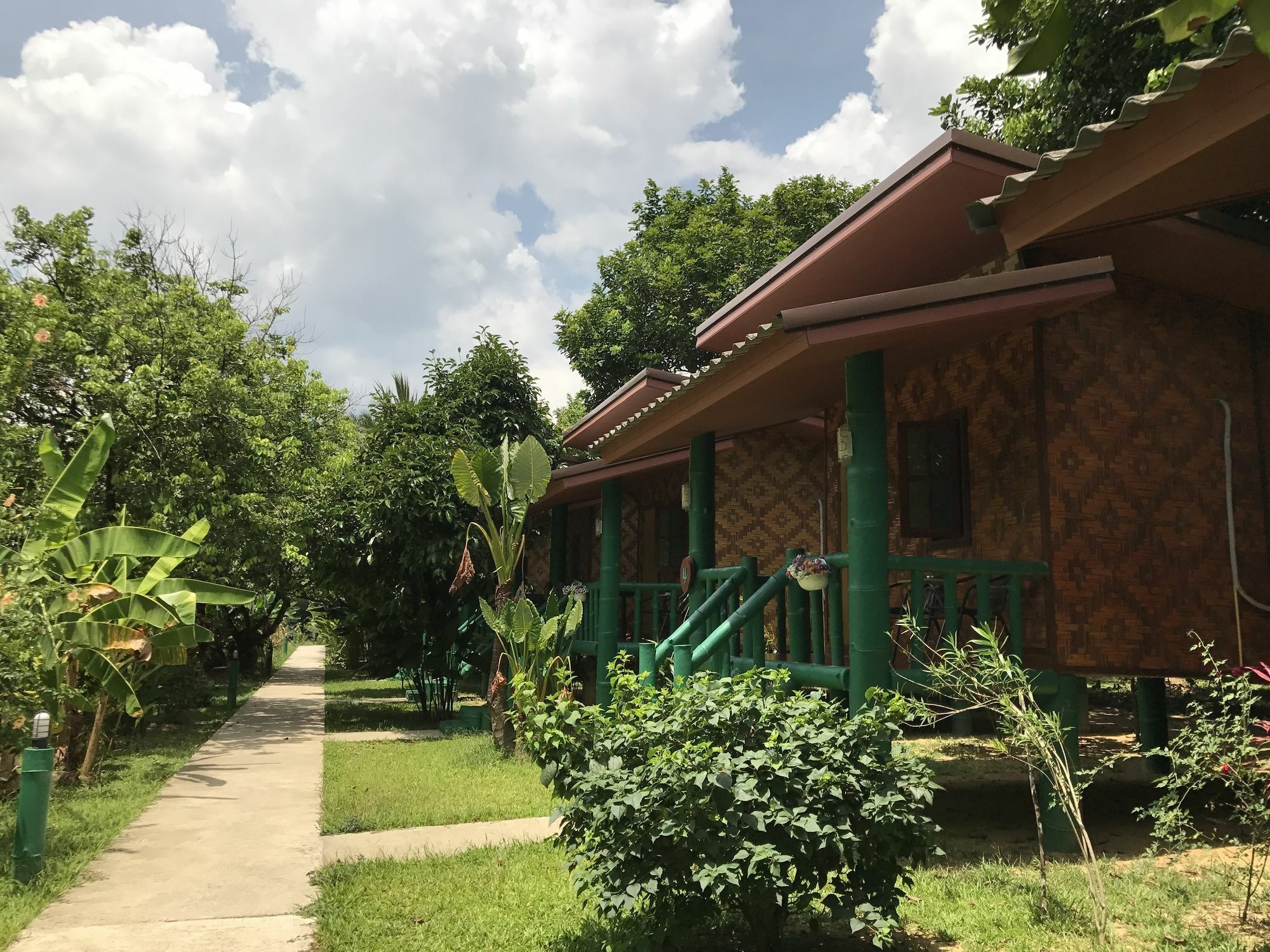 The Royal Bamboo Lodges - Sha Certified Khao Sok National Park Екстериор снимка